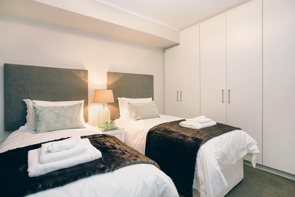 Superior Mayfair Apartment *